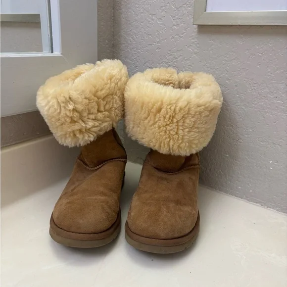 UGG Shearling Boots in Tan - Picture 7 of 7